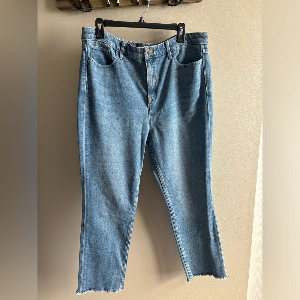 Vineyard Vine Woman’s Straight Crop High Rise Jeans